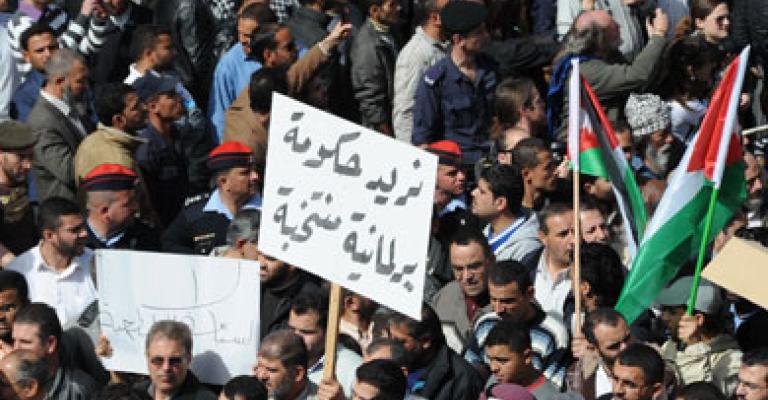 اتحاد المثقفين العرب يخير الملك بين الشعب والمخابرات