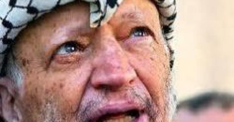 اعادة دفن رفات عرفات وتسليم العينات الى الخبراء