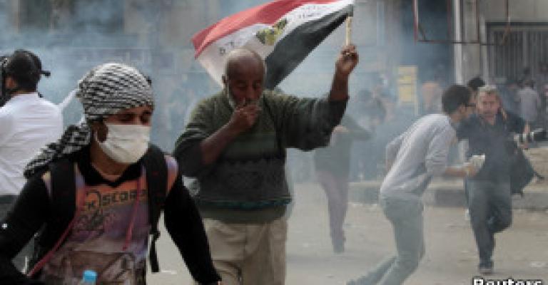تجدد الاحتجاجات ضد الإعلان الدستوري في مصر تجدد الاحتجاجات ضد الإعلان الدستوري في مصر