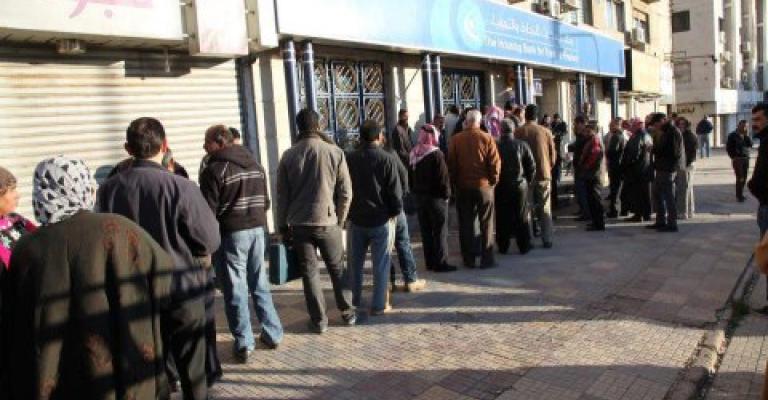 طوابير الحصول على دعم المحروقات- عدسة معتز نعواش طوابير الحصول على دعم المحروقات- عدسة معتز نعواش