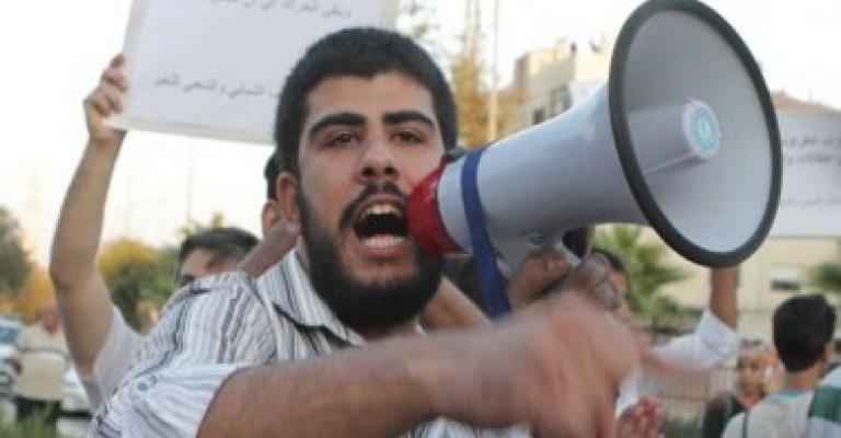 توجيه تهمة مناهضة نظام الحكم للمسامرة 