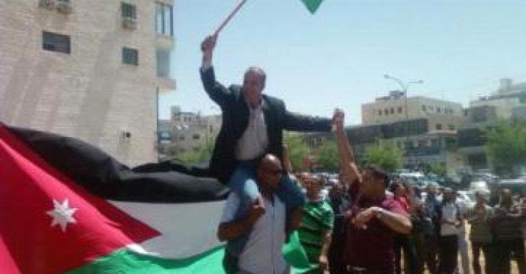 موظفو الكيبلات المتحدة يواصلون الاعتصام لليوم الثامن 