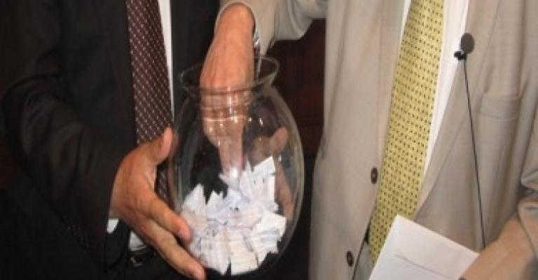 الهيئة تدعو القوائم لاجراء قرعة الترتيب على ورقة الاقتراع