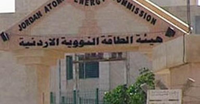 منصور يطالب النسور بمعلومات عن المشروع النووي