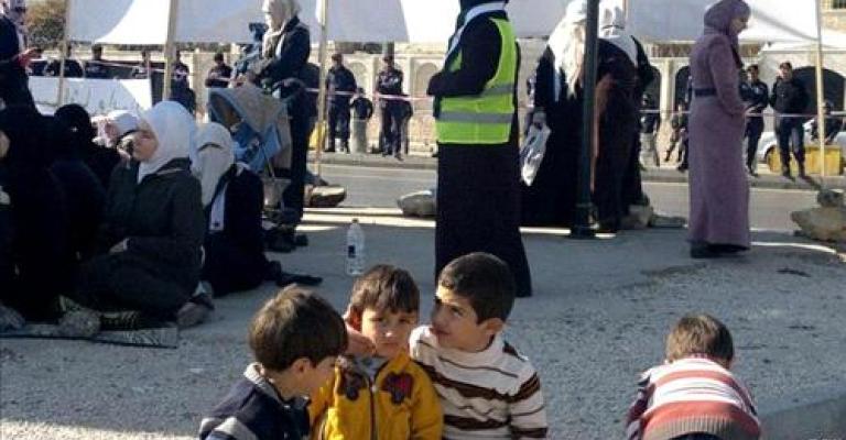 دخول فلسطينيي سورية إلى الأردن: الحكومة تمنع والسفارة تنفي 