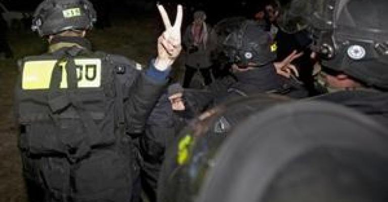 اسرائيل تخلي مخيم باب الشمس بالقوة 