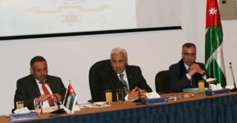 النسور: الحكومة لم تلاحق أي صحفي بقضية رأي