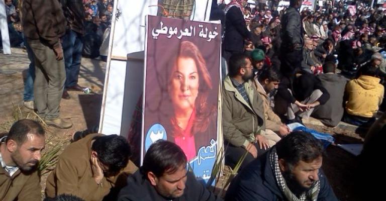 اعتصام المقاطعين على دوار فراس محاط بصور المرشحين 