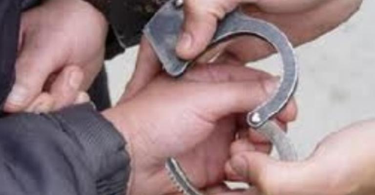 احالة ناخب ادعى انه مصور الى النائب العام 