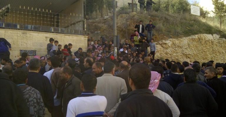 محتجون على الانتخابات في محيط الهيئة المستقلة -صور محتجون على الانتخابات في محيط الهيئة المستقلة -صور