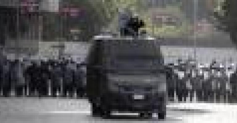 العنف يشتعل في مصر بعد فرض الطواريء