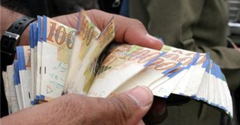 اسرائيل توافق على تحويل اموال الضرائب للسلطة