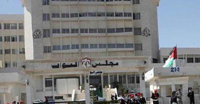 النظام يريد إسقاط الشعب.. اعتصام امام النواب 