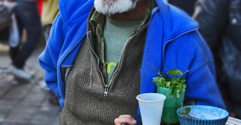 بائع شاي في وسط البلد- عدسة احمد عبده/ فيسبوك بائع شاي في وسط البلد- عدسة احمد عبده/ فيسبوك