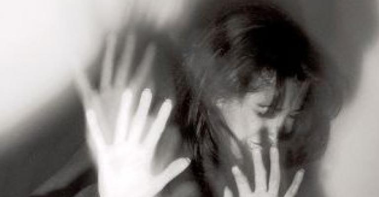  طفلة معنفة تلجأ إلى حديقة فيتسبب البرد ببتر أصابعها 