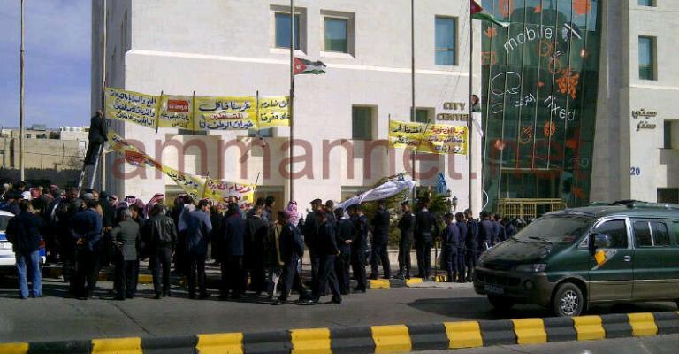 مفصولو اورنج يعتصمون ويرفضون المساومة على حقوقهم 