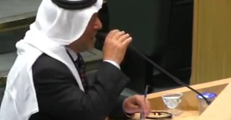 قُبلة تحت قبة البرلمان – فيديو 