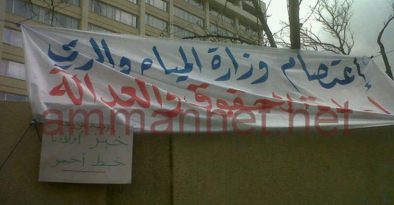 إحباط محاولة انتحار معتصم من فوق وزارة المياه 