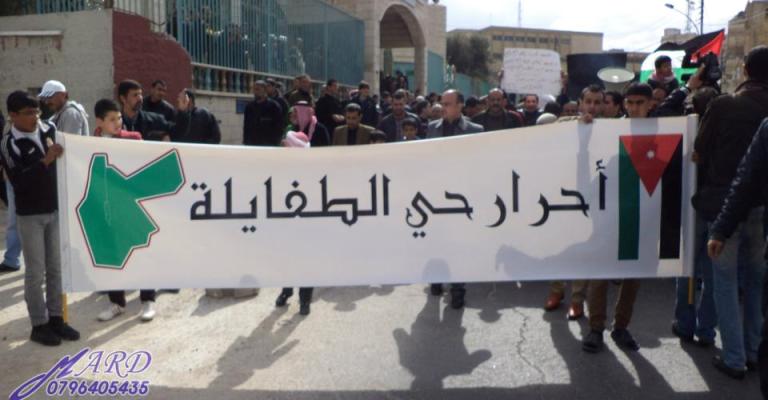 محاكمة شعبية لـ"رموز الفساد" في حي الطفايلة