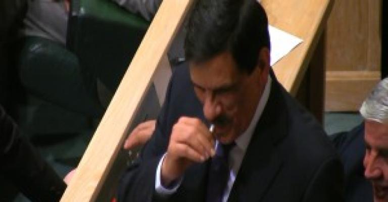 استهجان صحفيين بعد تفتيشهم حسيا على خلفية مسدس العدوان 