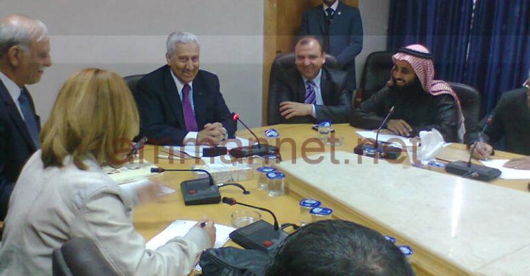 النسور يلتقي النواب المستقلين في ختام مشاوراته النيابية النسور يلتقي النواب المستقلين في ختام مشاوراته النيابية