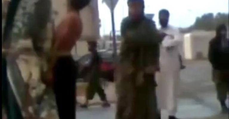 جلد شبان في الشارع تثير سخط الليبيين جلد شبان في الشارع تثير سخط الليبيين