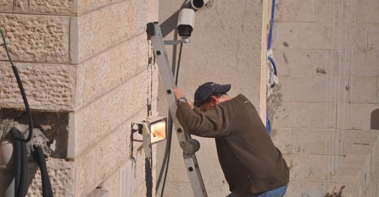  بالقدس: اعتداء على مرأى كاميرات المراقبة ولا محاسبة للجاني