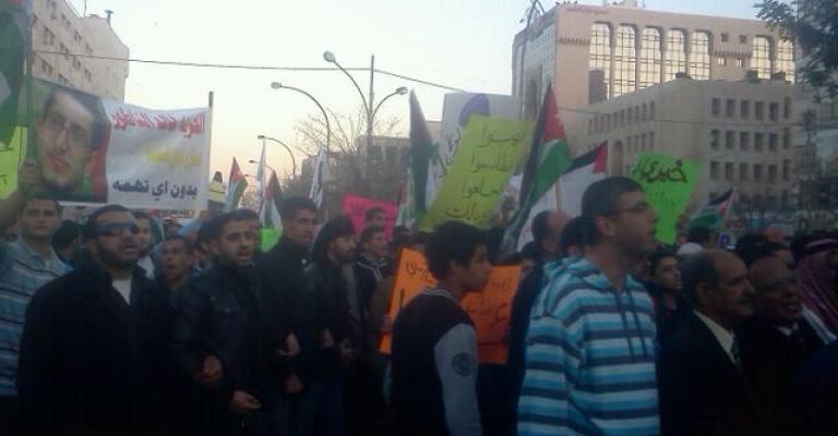 الامن يمنع شباب 24 آذار من العودة الى الدوار 