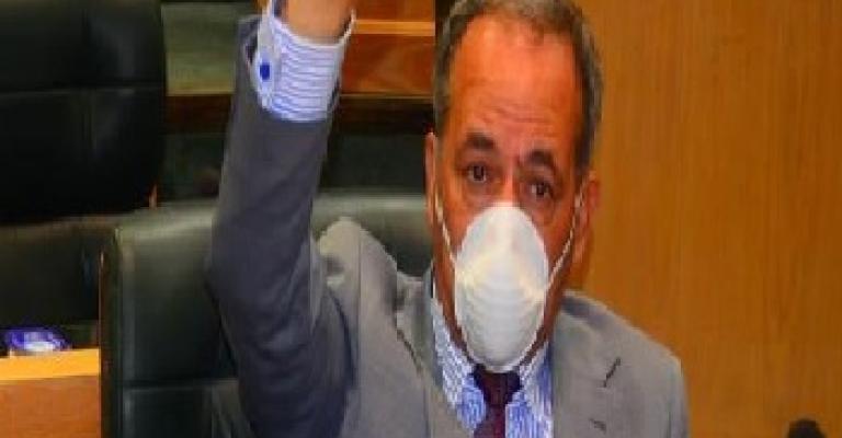 نواب يرتدون كمامات احتجاجا على الروائح الكريهة في "المستندة"