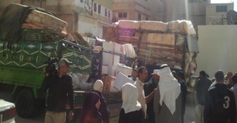 توزيع وجبات غذائية على لاجئين سوريين بعد احتجاجهم في رباع السرحان توزيع وجبات غذائية على لاجئين سوريين بعد احتجاجهم في رباع السرحان