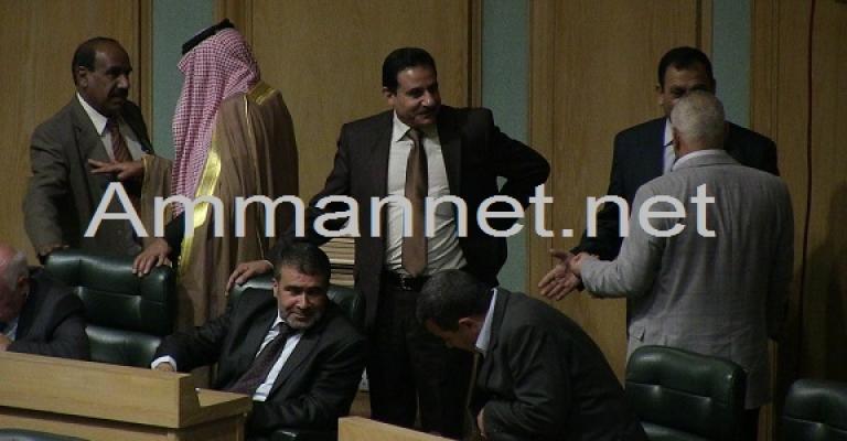 فيديو..ارتفاع معلني حجب الثقة بانتظار تفاهمات النواب مع النسور فيديو..ارتفاع معلني حجب الثقة بانتظار تفاهمات النواب مع النسور