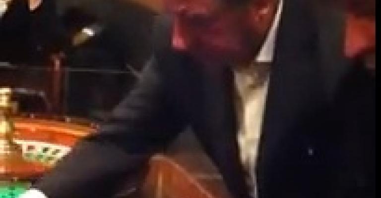 فيديو الدغمي يلعب القمار: من عصير التفاح الى المونوبلي فيديو الدغمي يلعب القمار: من عصير التفاح الى المونوبلي