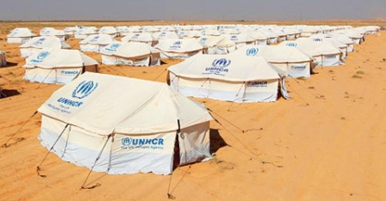 إحاطة الزعتري بساتر ترابي 