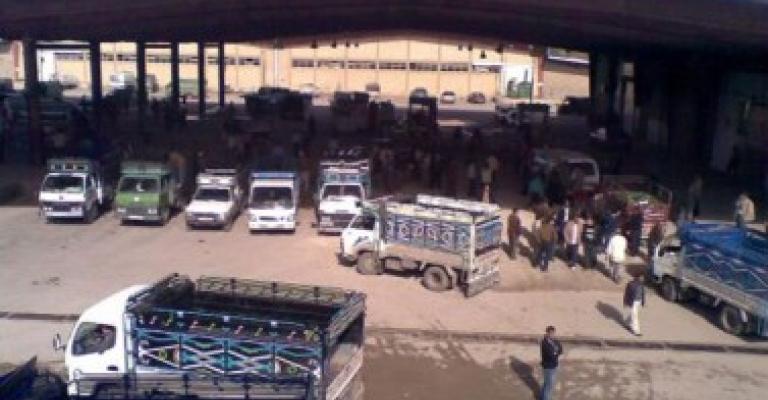 السوريون يغيبون نهائياً عن سوق العارضة السوريون يغيبون نهائياً عن سوق العارضة