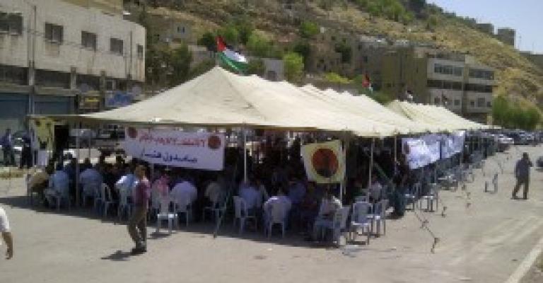 الكهرباء ترد على المضربين بحسم رواتب- وثيقة