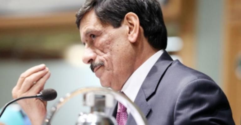 السرور يطالب بتزويد الإعلام بأسماء النواب المتغيبين السرور يطالب بتزويد الإعلام بأسماء النواب المتغيبين