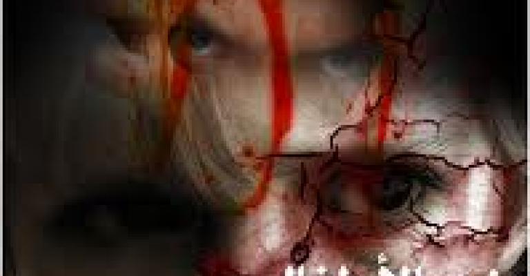 عائلة تحرق ابنها بسياخ الشواء