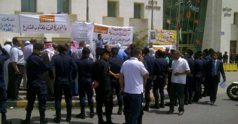 معتصمو أورانج يحذرون من "الاستعمار الفرنسي"- فيديو 