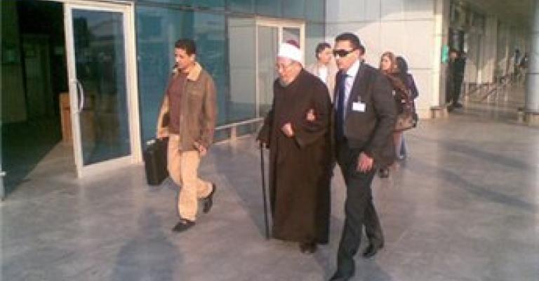 القرضاوي وعلماء دين يصلون غزة القرضاوي وعلماء دين يصلون غزة