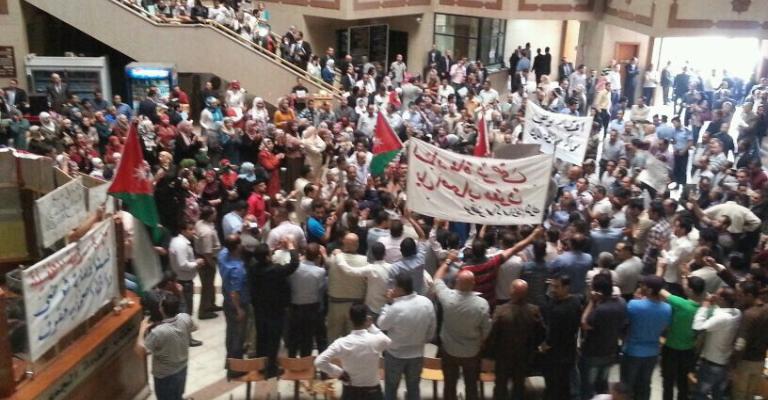 موظفو وزارة العدل المعتصمين