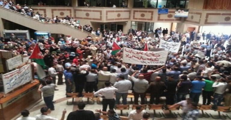 موظفو العدل يعلنون استقبال معاملات عدم المحكومية واخلاء السبيل