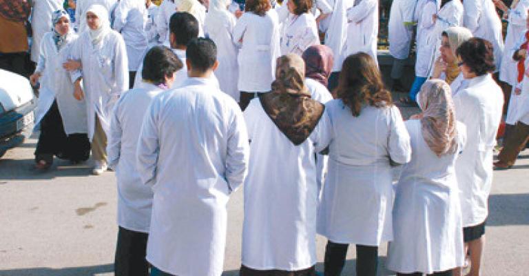 زيادة حوافز الممرضين إلى 25%
