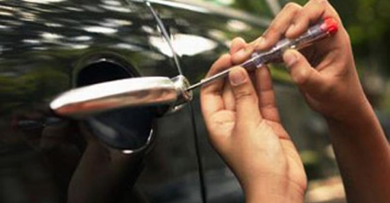 عشرون نائبا يطالبون بمكافحة سرقة السيارات 