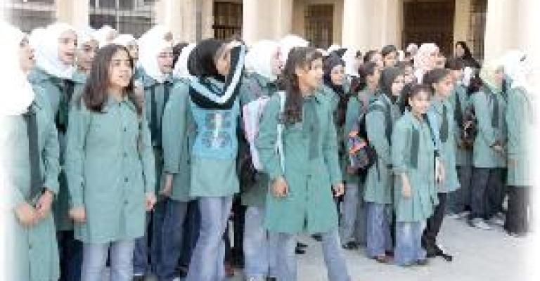 متحرشون يحولون حياة طالبات مدارس في الزرقاء الى جحيم- صوت