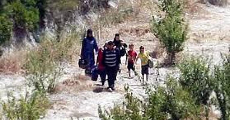 الحرارة ونقص المياه تحفز عودة اللاجئين السوريين