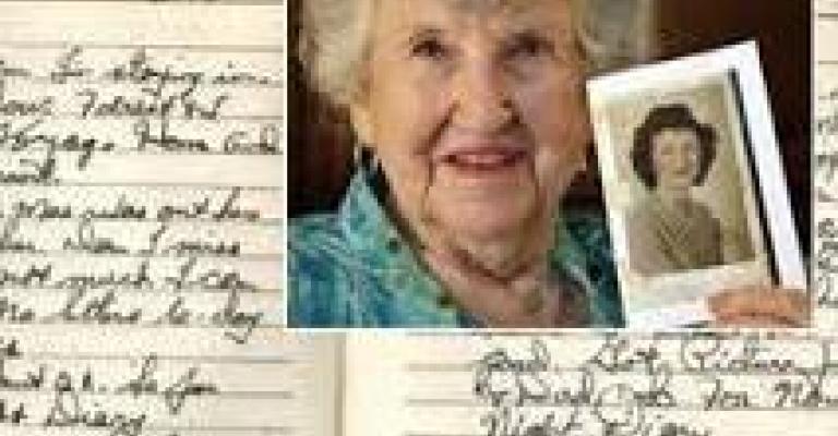 العجوز التي كان يكتب لها حبيبها من الجبهة