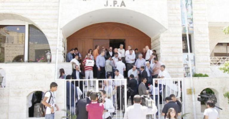 المواقع الالكترونية تتهم الحكومة بالتخبط والغموض المواقع الالكترونية تتهم الحكومة بالتخبط والغموض