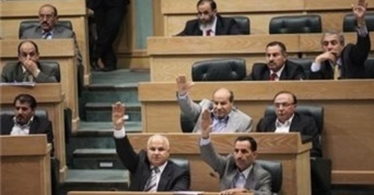 4 أعضاء في المالية يخالفون قرار لجنتهم 