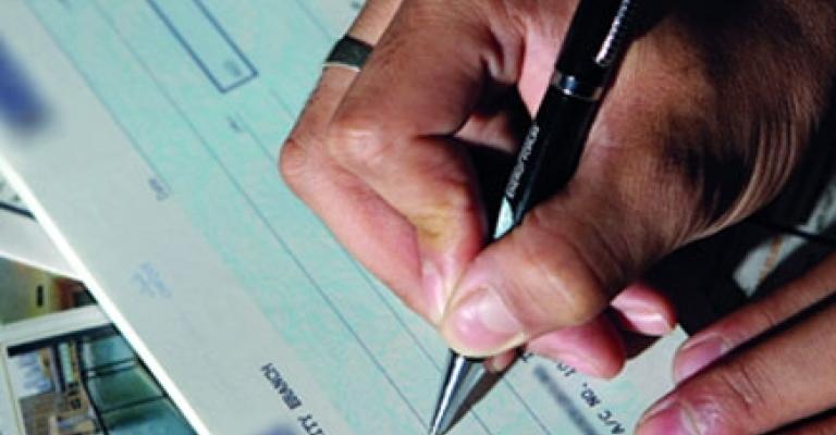 الاردن يستلم مطلوباً بقضية شيكات من السعودية