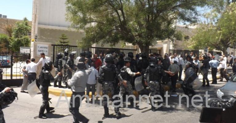 محاولة قوات الدرك لفض اعتصام متضرري "أورنج"